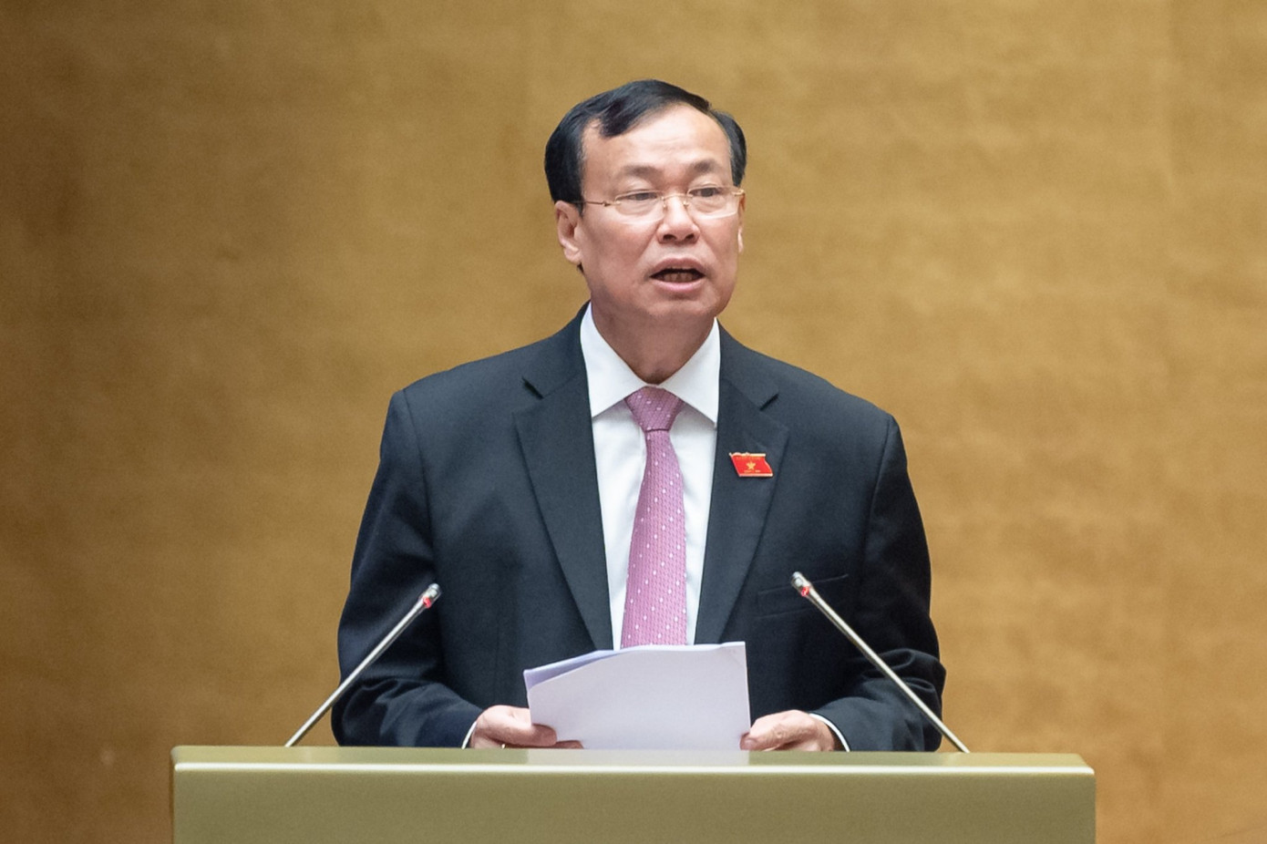 Chủ nhiệm Ủy ban Quốc phòng An ninh Lê Tấn Tới. Chủ nhiệm Ủy ban Quốc phòng An ninh Lê Tấn Tới.