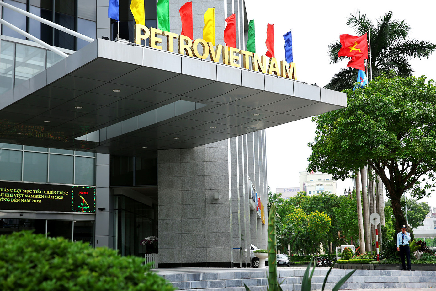 PVN có số vốn đầu tư ra nước ngoài thực hiện lớn nhất với 4.026,93 triệu USD. PVN có số vốn đầu tư ra nước ngoài thực hiện lớn nhất với 4.026,93 triệu USD.