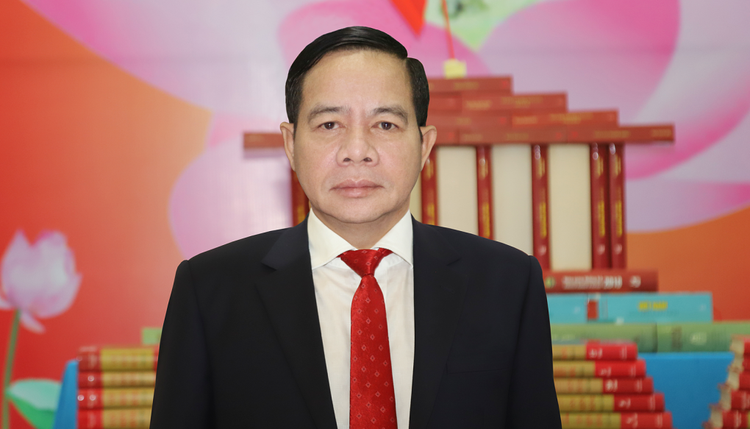 Ông Điểu K'ré, Ủy viên Trung ương Đảng, Phó bí thư thường trực Tỉnh ủy Đắk Nông.