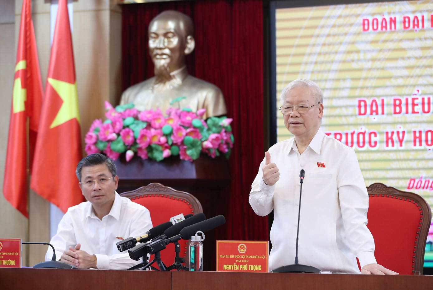 Tổng Bí thư phát biểu tại buổi tiếp xúc cử tri Hà Nội. Ảnh Như Ý Tổng Bí thư phát biểu tại buổi tiếp xúc cử tri Hà Nội. Ảnh Như Ý