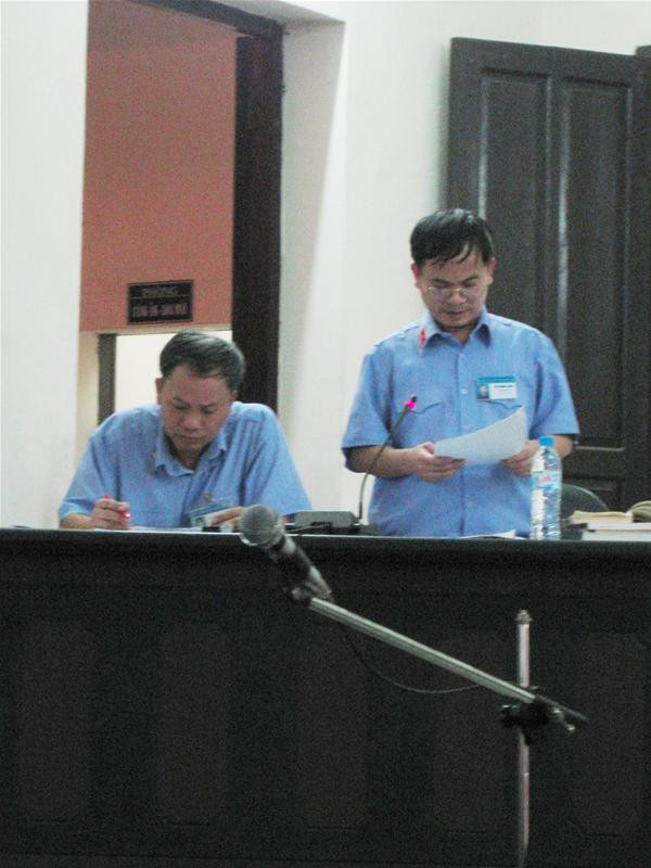 Hai công tố viên tại phiên tòa