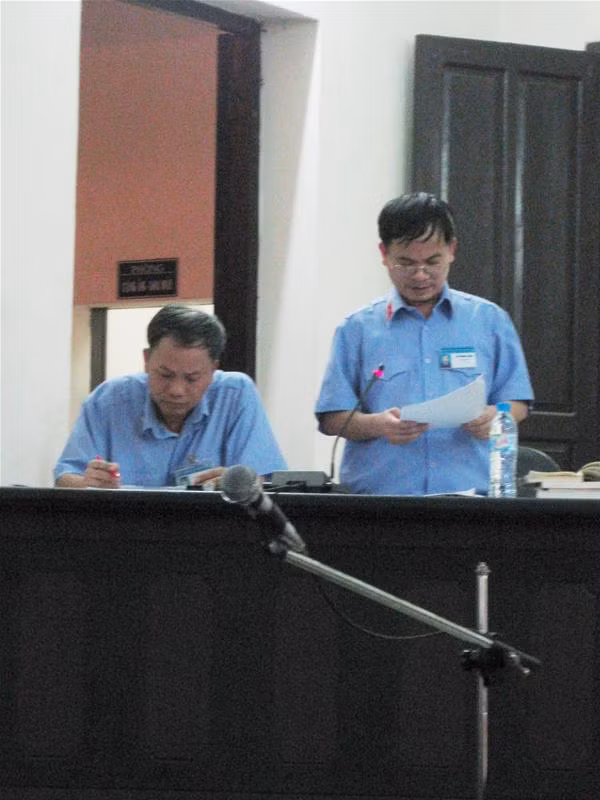 Hai công tố viên tại phiên tòa