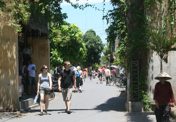 Hội An từng suýt bị san bằng. Ảnh: LÊ PHI