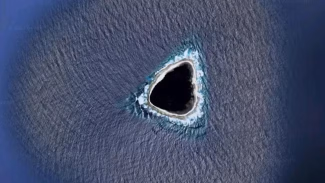 Hình ảnh Đảo Vostok trên Google Maps được chia sẻ rộng rãi trên mạng cùng với những tin đồn. (Ảnh: Google Maps)