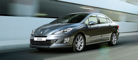 Cới động cơ 2.0L máy xăng, loại 4 xilanh thẳng hàng, hộp số tự động 6 cấp, công suất cực đại 139 mã lực/6000 vòng/phút, mô men xoắn 200Nm/4000 vòng/ phút, Peugeot 408 đạt vận tốc tối đa 199km/giờ, thời gian tăng tốc từ 0 lên 100 km/giờ trong 11,4 giây. Tiêu hao nhiên liệu trung bình theo công bố là 7,6 lít/100km
