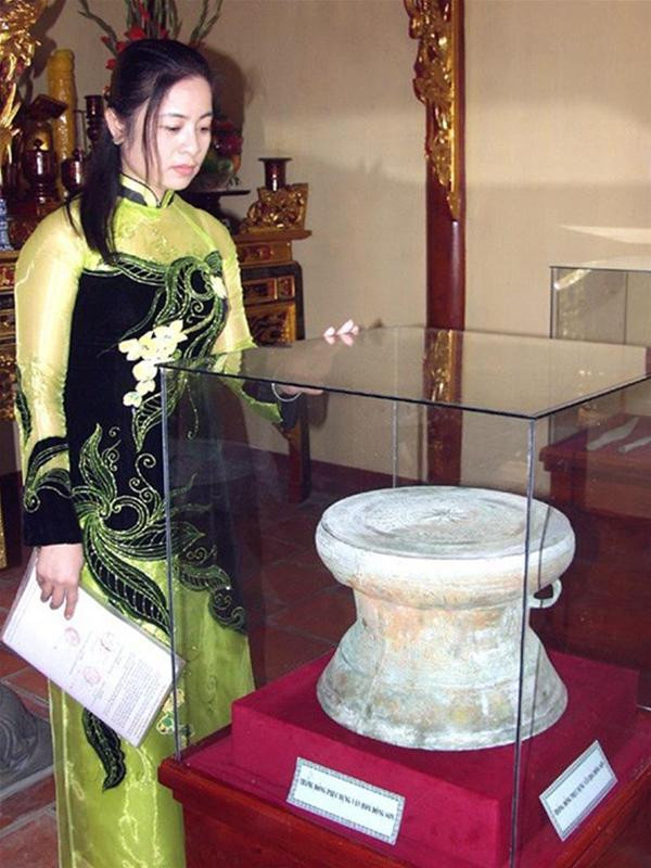 Trưng bày trống đồng văn hóa Đông Sơn tại Đền Hùng ở thác Prenn