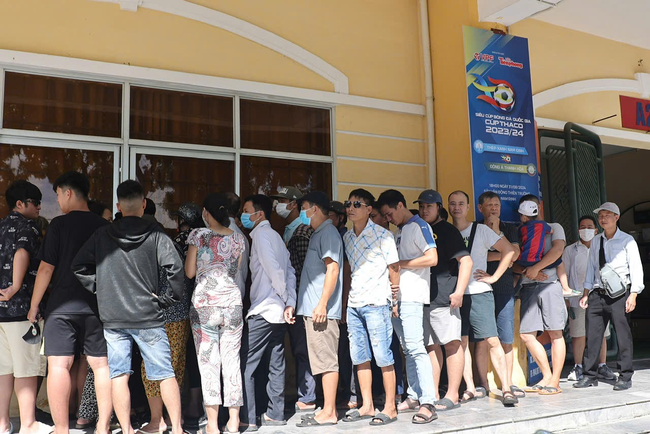 Trận Siêu Cúp bóng đá Quốc gia - Cúp THACO 2023/2024 giữa Đông Á Thanh Hoá và Thép Xanh Nam Định được tổ chức lúc 18h00 ngày 31/8 trên sân vận động Thiên Trường (Nam Định). Trận Siêu Cúp bóng đá Quốc gia - Cúp THACO 2023/2024 giữa Đông Á Thanh Hoá và Thép Xanh Nam Định được tổ chức lúc 18h00 ngày 31/8 trên sân vận động Thiên Trường (Nam Định).