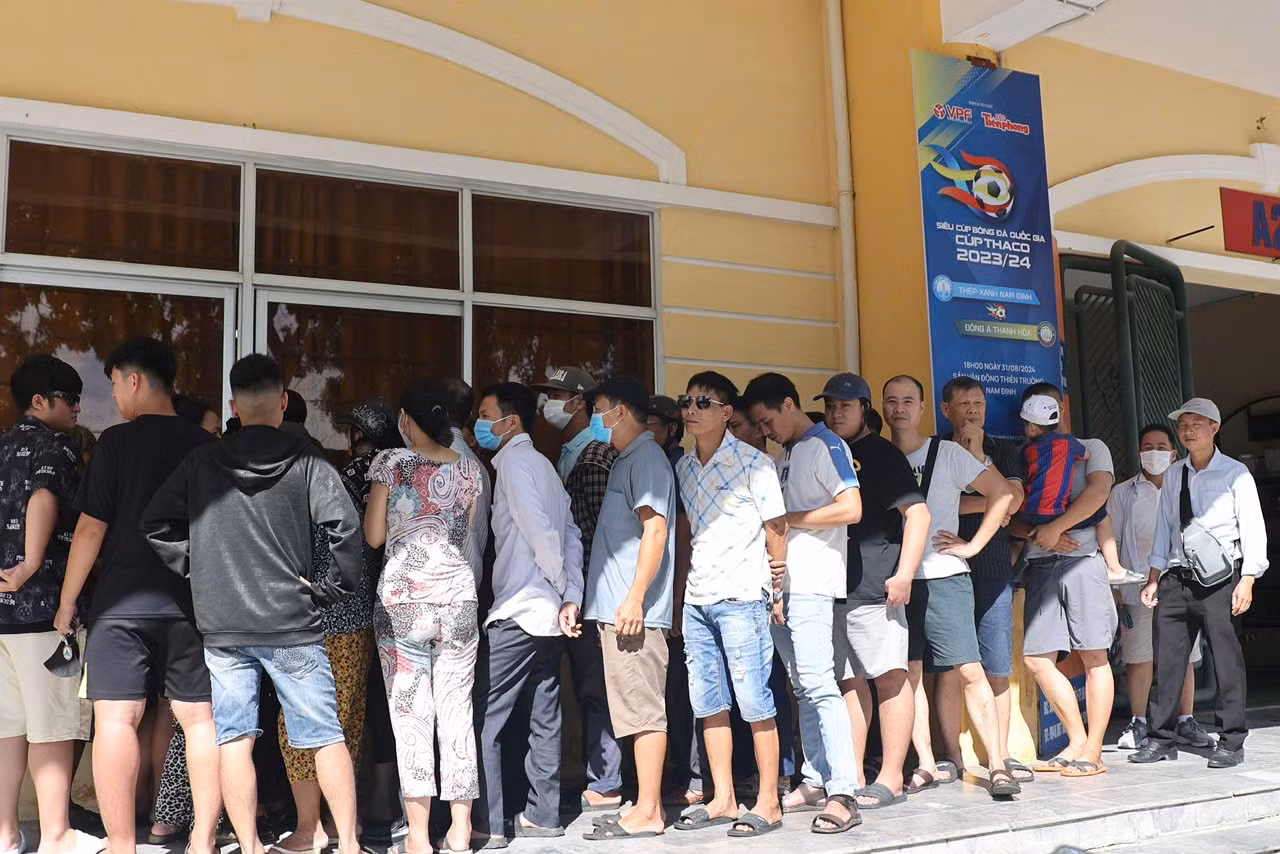 Trận Siêu Cúp bóng đá Quốc gia - Cúp THACO 2023/2024 giữa Đông Á Thanh Hoá và Thép Xanh Nam Định được tổ chức lúc 18h00 ngày 31/8 trên sân vận động Thiên Trường (Nam Định).