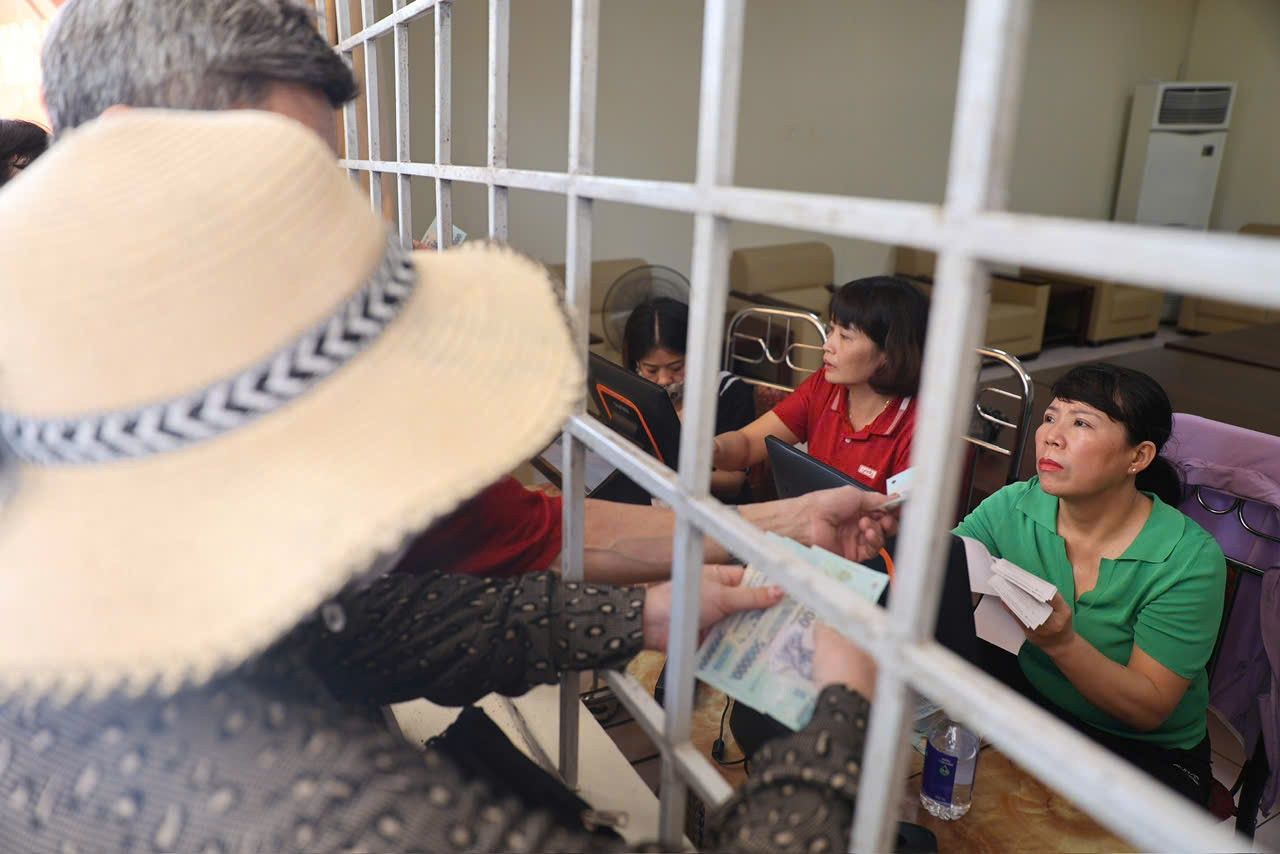 Cuộc thư hùng tại sân Thiên Trường lần này cũng sẽ chứng kiến những dấu ấn đặc biệt. Lần đầu tiên Ban tổ chức mời trọng tài nước ngoài cấp FIFA cầm còi điều khiển một trận siêu cúp: ông Muhammad Nazmi bin Nasaruddin, người Malaysia, Cuộc thư hùng tại sân Thiên Trường lần này cũng sẽ chứng kiến những dấu ấn đặc biệt. Lần đầu tiên Ban tổ chức mời trọng tài nước ngoài cấp FIFA cầm còi điều khiển một trận siêu cúp: ông Muhammad Nazmi bin Nasaruddin, người Malaysia,