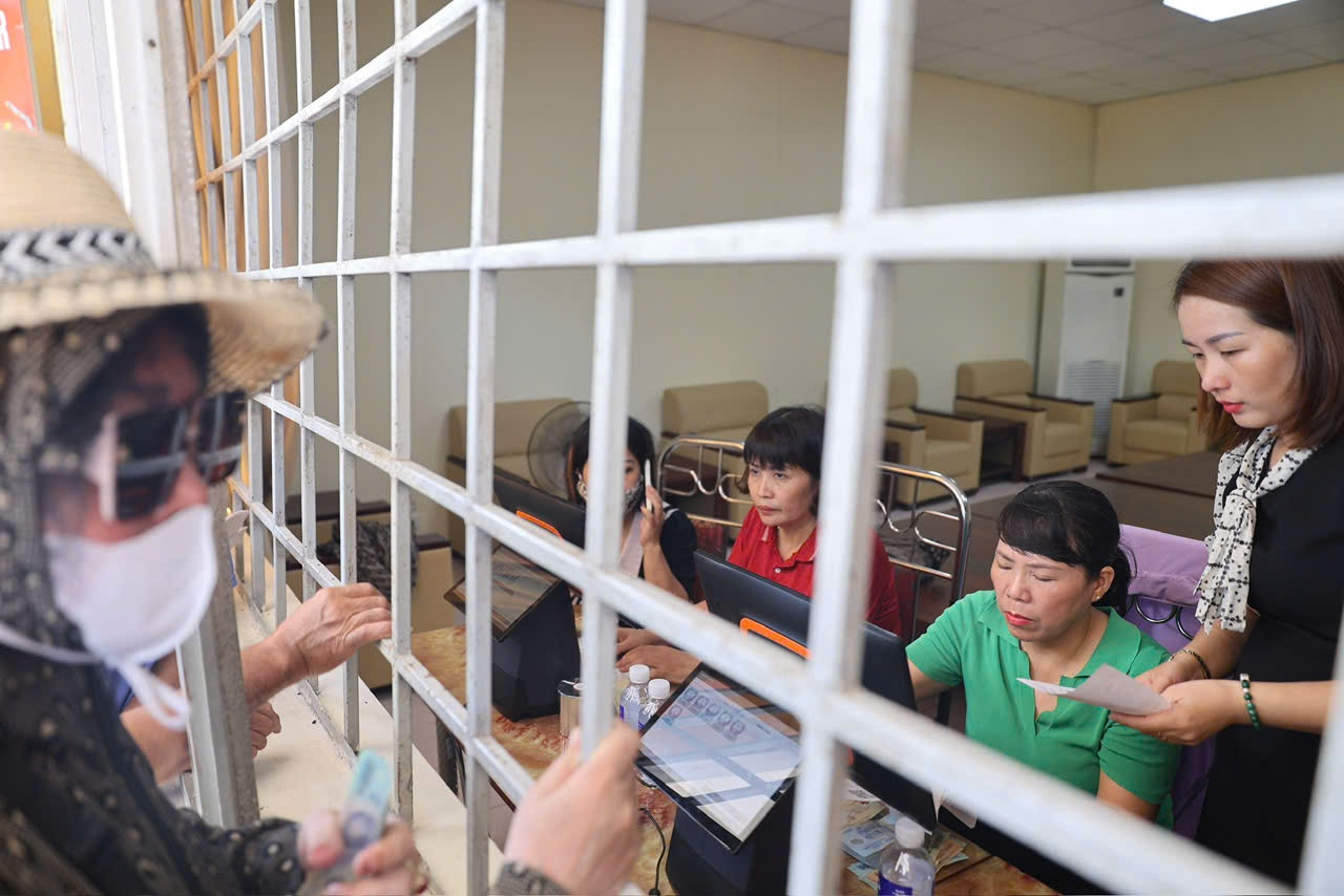 Sân Thiên Trường được cho là sở hữu cơ sở vật chất tốt để tổ chức các trận đấu đỉnh cao trong nước và quốc tế. Người dân thành Nam cũng nổi tiếng với tình yêu bóng đá cuồng nhiệt. Sân Thiên Trường được cho là sở hữu cơ sở vật chất tốt để tổ chức các trận đấu đỉnh cao trong nước và quốc tế. Người dân thành Nam cũng nổi tiếng với tình yêu bóng đá cuồng nhiệt.