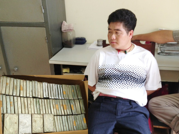 Cuộc đời đang phất lên tưng bừng thì ngày 26/7 “siêu trùm” trong giới buôn ma túy vùng biên - Tráng A Tàng cùng vợ và đồng bọn đã bị lực lượng nghiệp vụ Bộ Công an bắt giữ khi trực tiếp vận chuyển 265 bánh heroin, trị giá khoảng 40 tỷ đồng