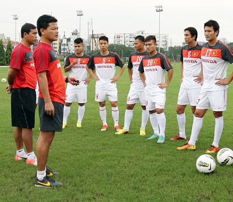 Thầy trò HLV Nguyễn Văn Sỹ đã có mặt ở UAE