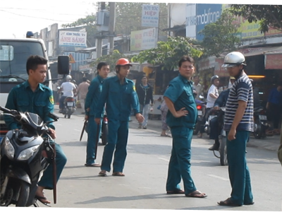 Lực lượng dân phòng bảo vệ hiện trường. Lực lượng dân phòng bảo vệ hiện trường