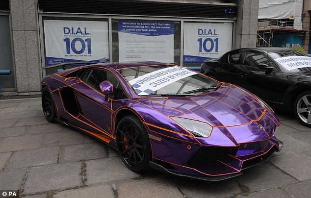 Tháng trước một chiếc màu tím cũng bị bắt giữ