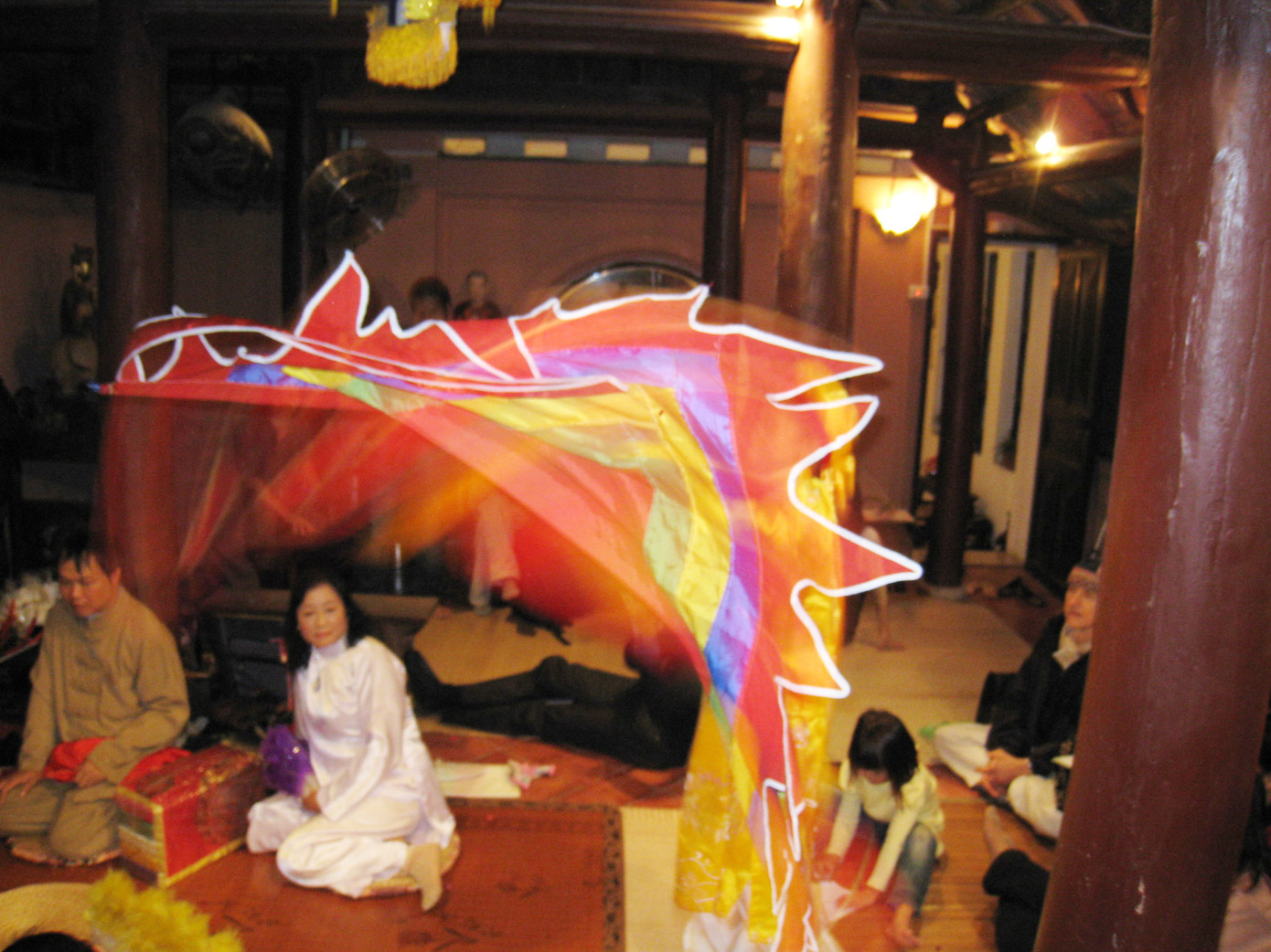 Múa cờ xung trận - giá đồng ông hoàng Mười