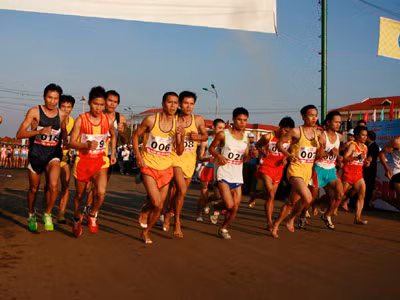 Các VĐV nam cự li 10km. Ảnh: Hồng Vĩnh. Các VĐV nam cự li 10km. Ảnh: Hồng Vĩnh