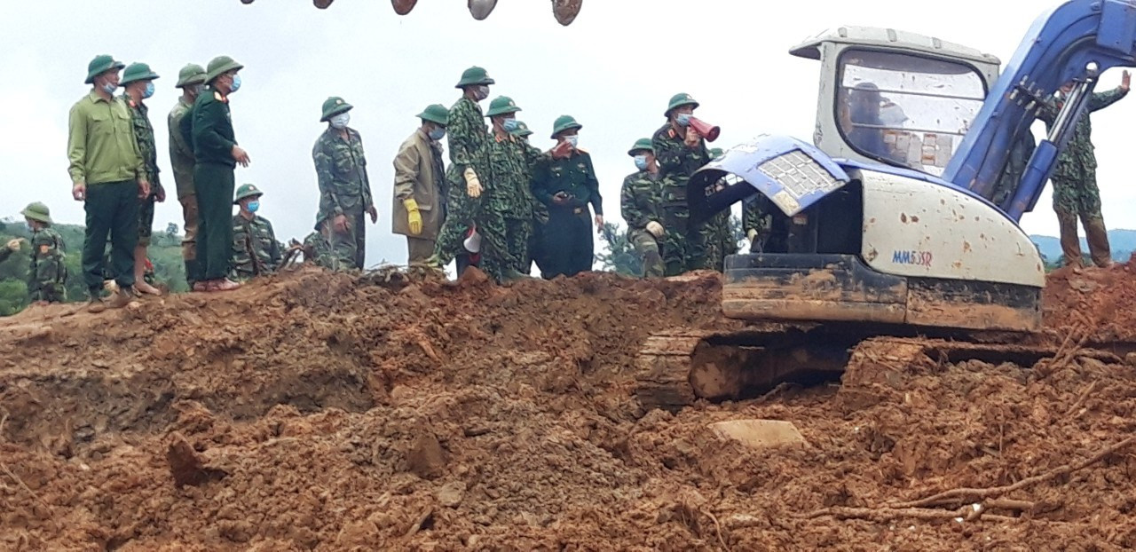 Tìm thấy 22 thi thể cán bộ chiến sĩ bị vùi lấp ở Quảng Trị ảnh 3