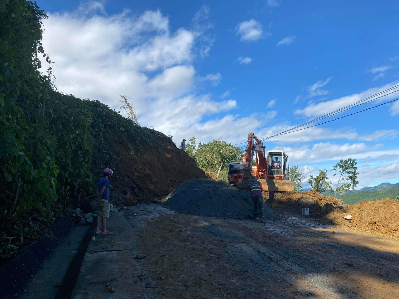 Vụ sạt lở 43 người mất tích ở Quảng Nam: Tìm được hàng chục người còn sống ảnh 9