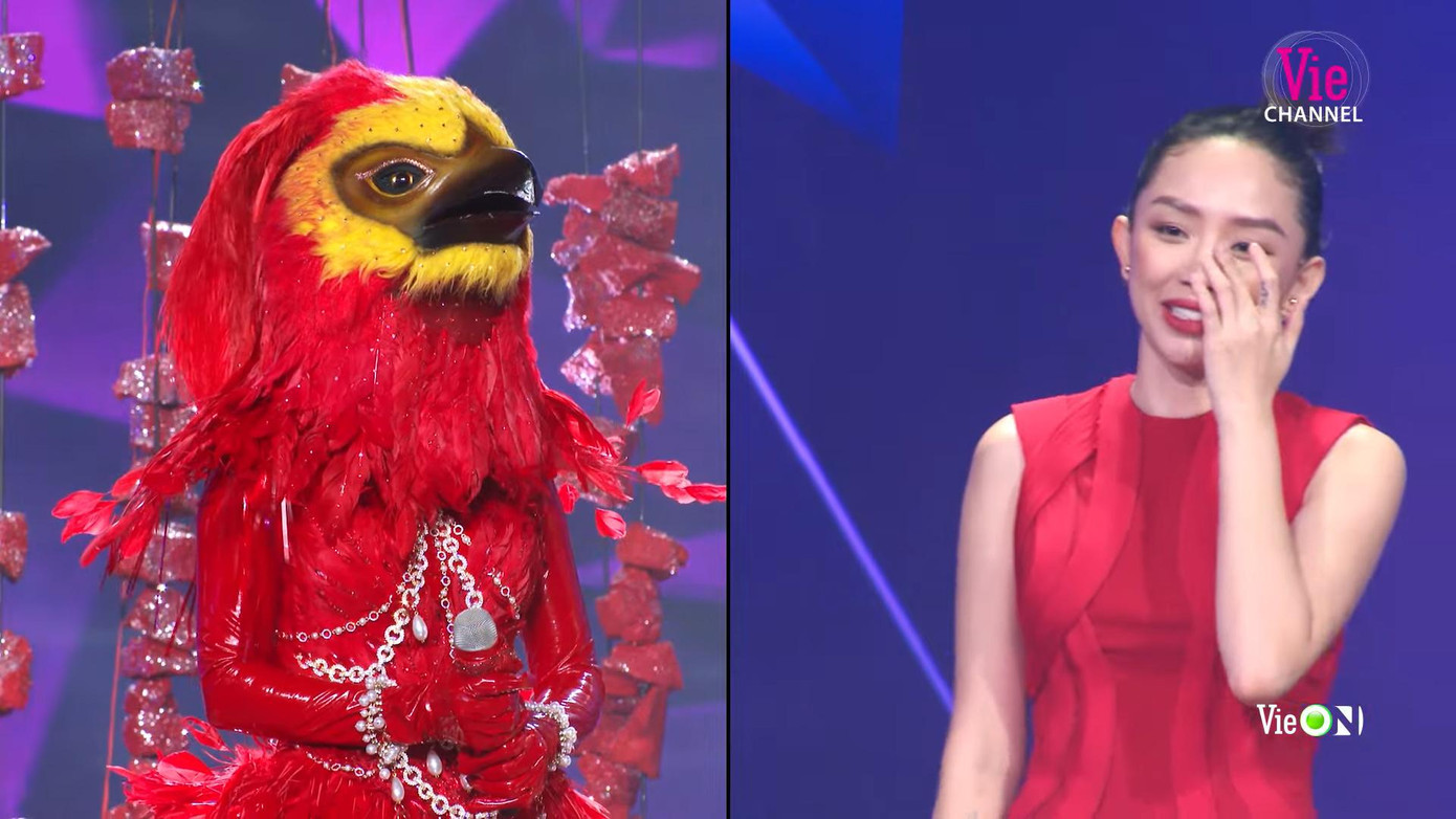 Tóc Tiên rớt nước mắt vì được thần tượng Phượng Hoàng Lửa hát lại bài của mình. Ảnh: CMH. Tóc Tiên rớt nước mắt vì được thần tượng Phượng Hoàng Lửa hát lại bài của mình. Ảnh: CMH.