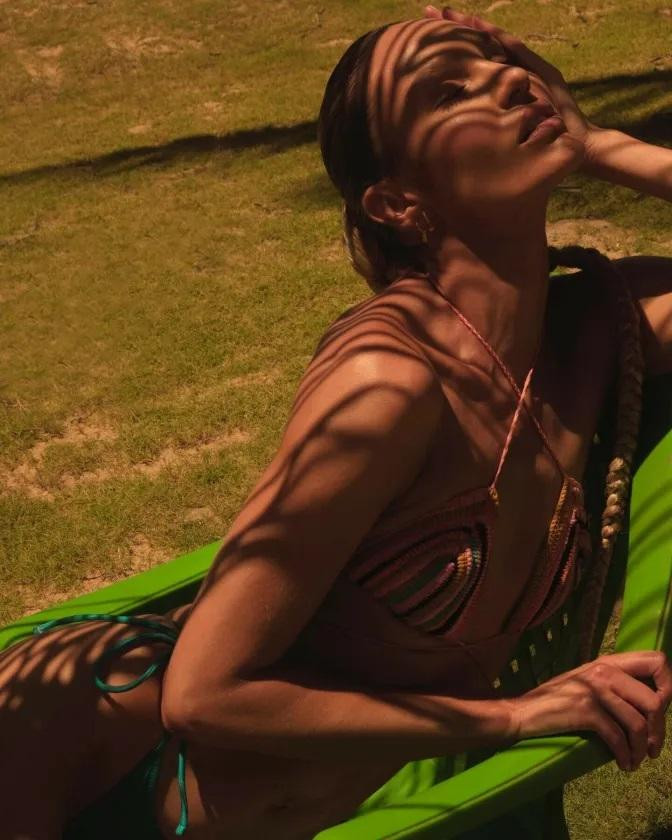 Candice Swanepoel sinh năm 1988, hiện là siêu mẫu đắt giá hàng đầu thế giới và lượng fan khủng trên Instagram là 17,3 triệu follow.