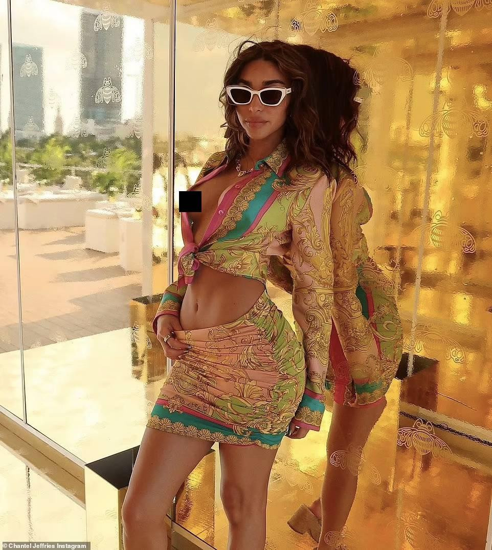 Cô từng có cuộc tình chóng vánh với "hoàng tử nhạc Pop" Justin Bieber vào năm 2014.