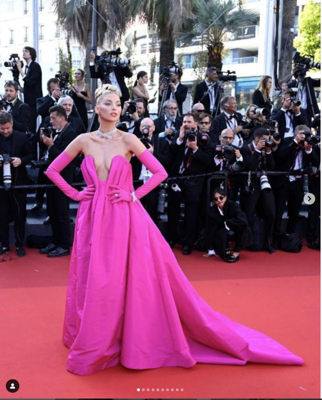 ... khi xuất hiện trên thảm đỏ Cannes 2022 dự buổi ra mắt bộ phim tiểu sử về huyền thoại âm nhạc Elvis Presley.