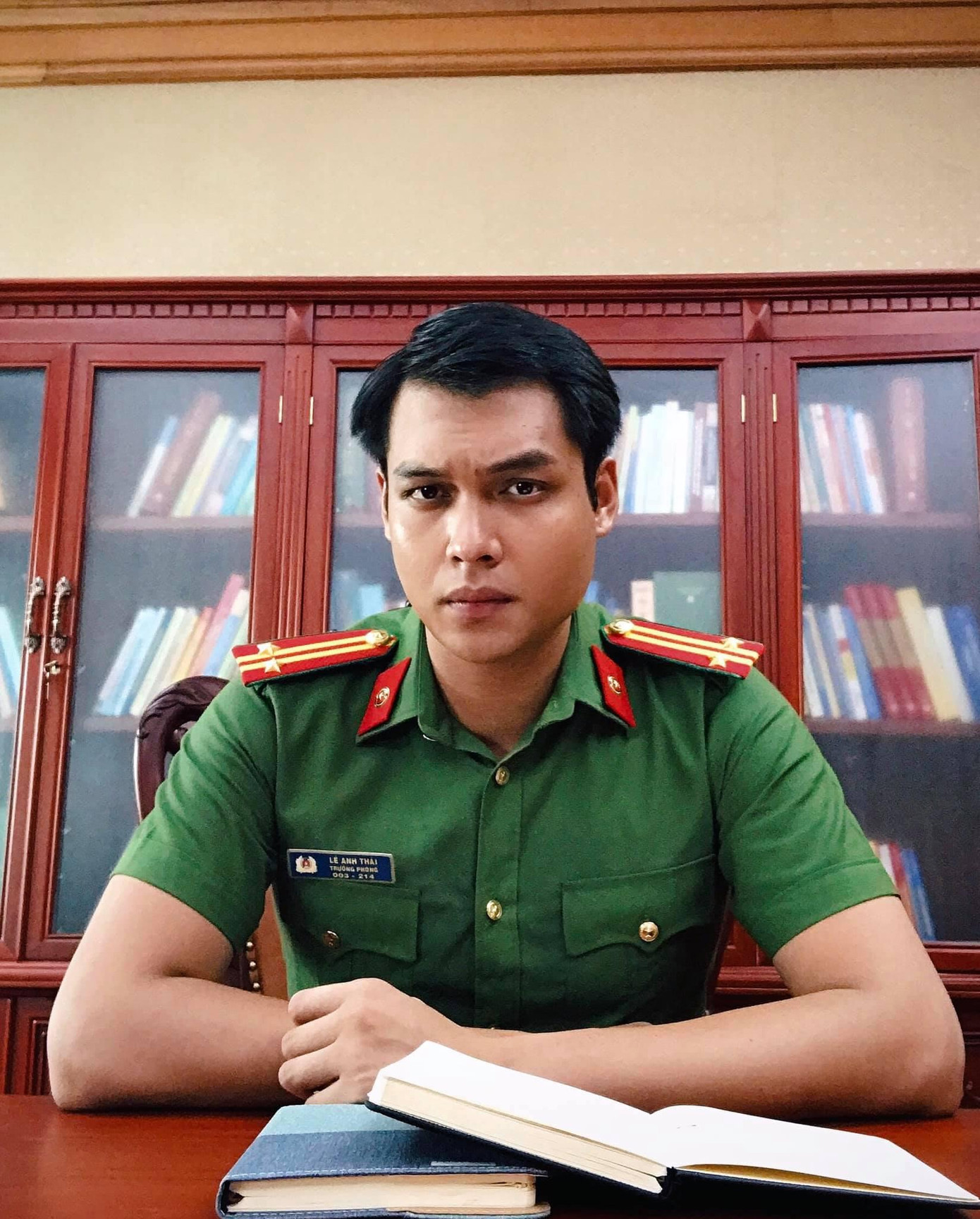 Diễn viên Phan Thắng nhiều lần nhận vai công an, cả trên truyền hình lẫn trên sân khấu kịch.