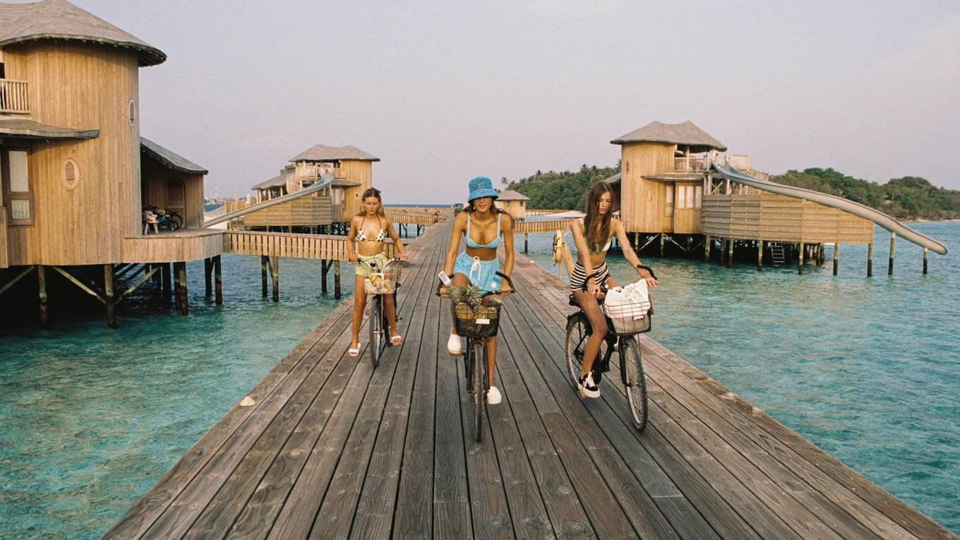 ... mà còn khiến người nhìn bị mê hoặc bởi nước ảnh tông màu vintage cổ điển và ma mị. ... mà còn khiến người nhìn bị mê hoặc bởi nước ảnh tông màu vintage cổ điển và ma mị.