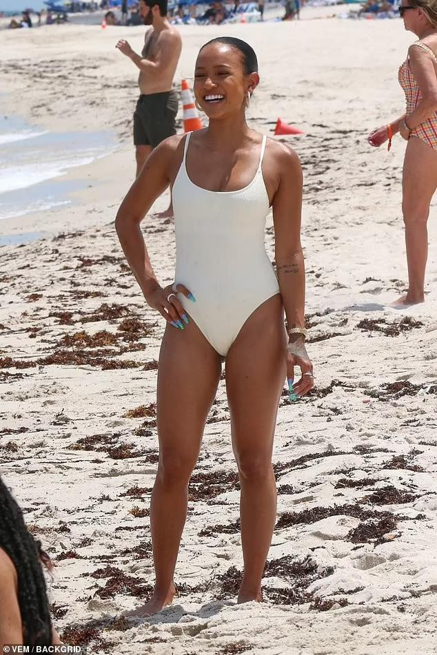 Hiện Karrueche Tran là người mẫu, diễn viên và hot girl đình đám mạng xã hội Instagram với lượng fan khủng là 11,8 triệu. Cô cũng đang độc thân sau khi chia tay bạn trai cầu thủ bóng đá Victor Cruz vào tháng 2/2021 sau 3 năm hẹn hò.