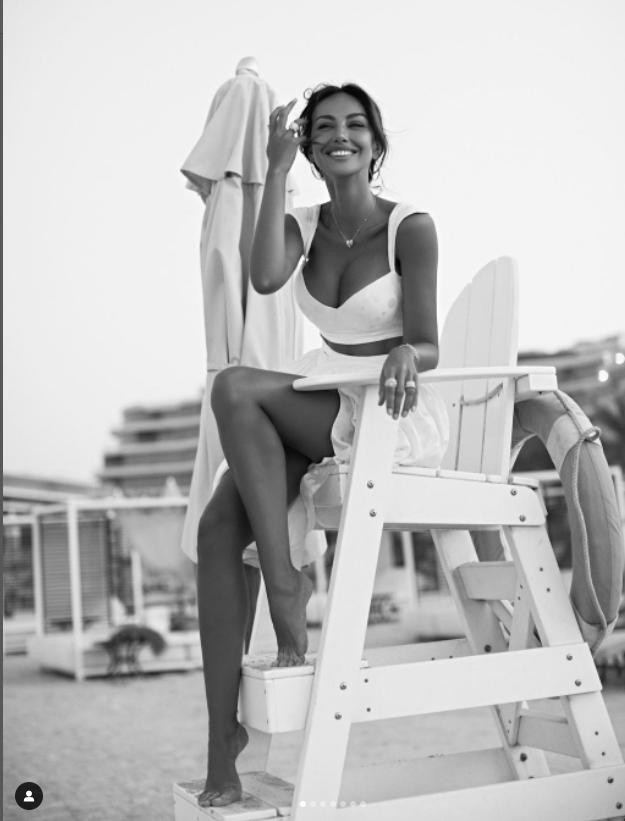 Madalina Ghenea có 1,1 triệu người theo dõi trên Instagram cá nhân.