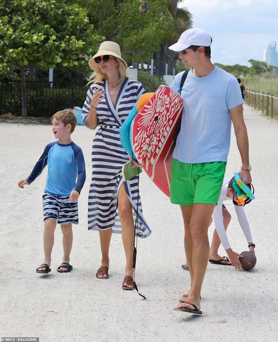 Cặp vợ chồng quyền lực sau khi chuyển từ thủ đô Washington, DC đến Miami vào năm 2021 (sau khi ông Donald Trump kết thúc nhiệm kỳ Tổng thống Mỹ) đã có nhiều thời gian dành cho nhau...