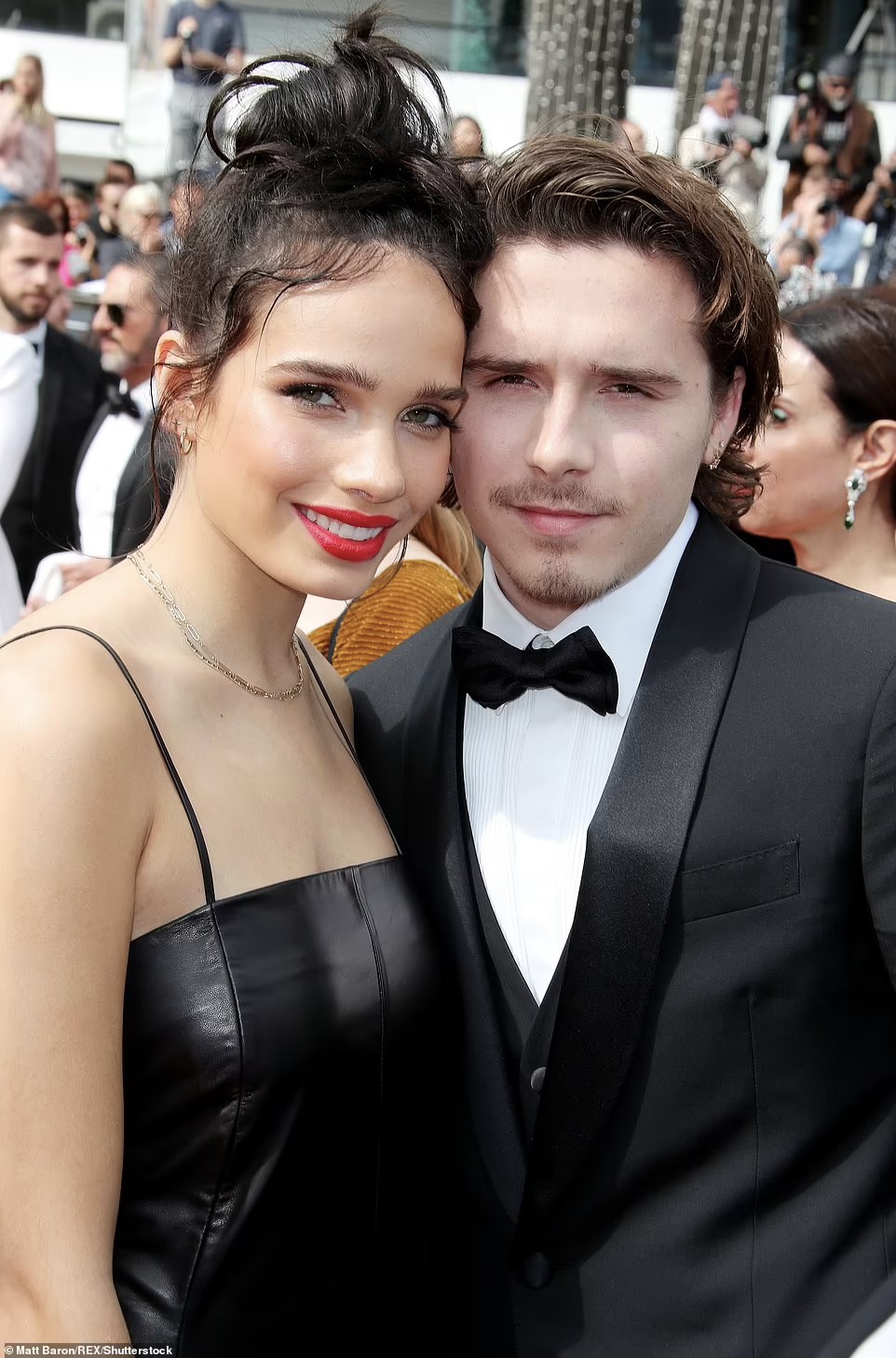 Hana Cross và Brooklyn Beckham sánh đôi trên thảm đỏ một sự kiện hồi năm 2019 khi còn yêu nhau.