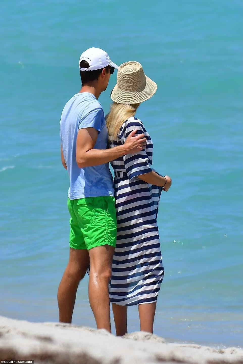 Vợ chồng cô bằng tuổi nhau và kết hôn vào năm 2009. Trải qua 13 năm hôn nhân và có ba con, tình cảm giữa họ khiến nhiều người ngưỡng mộ.