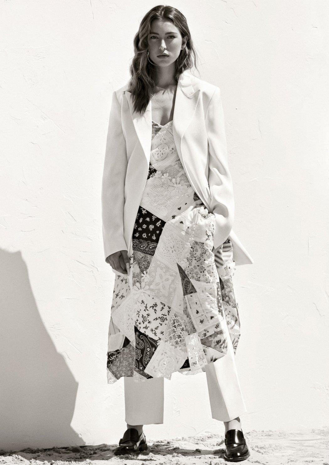 Cô tốt nghiệp Đại học Stanford danh tiếng, nơi bố mẹ cô gặp nhau lần đầu.