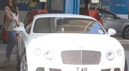 Tamara Ecclestone bên chiếc Bentley Continental GT