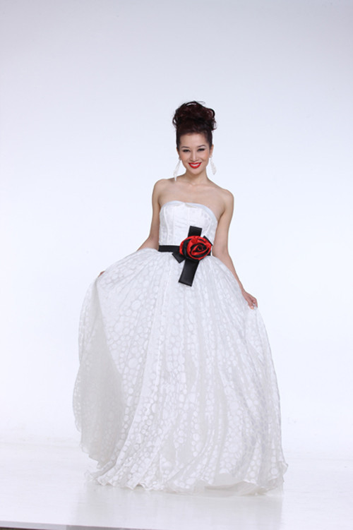 Thu Hương trong bộ váy mang phong cách công chúa