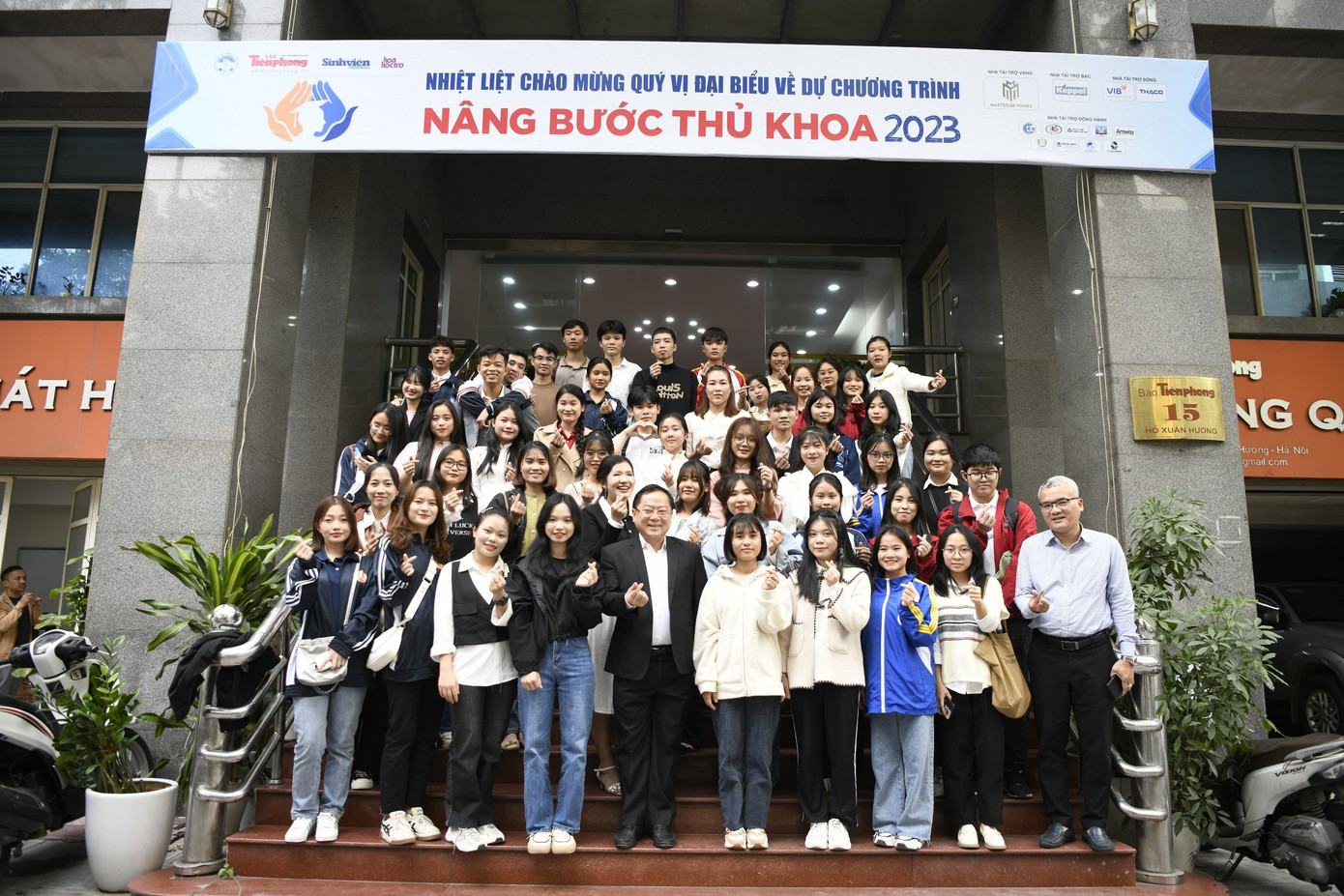 Thăm báo Tiền Phong Thăm báo Tiền Phong