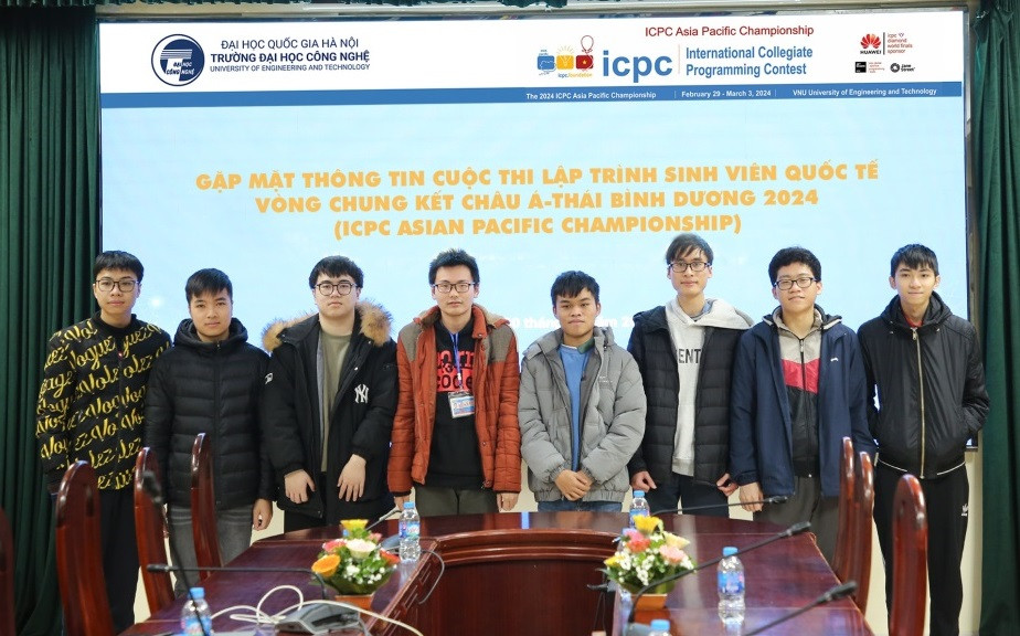 Các thành viên trong đội tuyển dự thi ICPC năm 2024 của Trường Đại học Công nghệ, Đại học Quốc gia Hà Nội.
