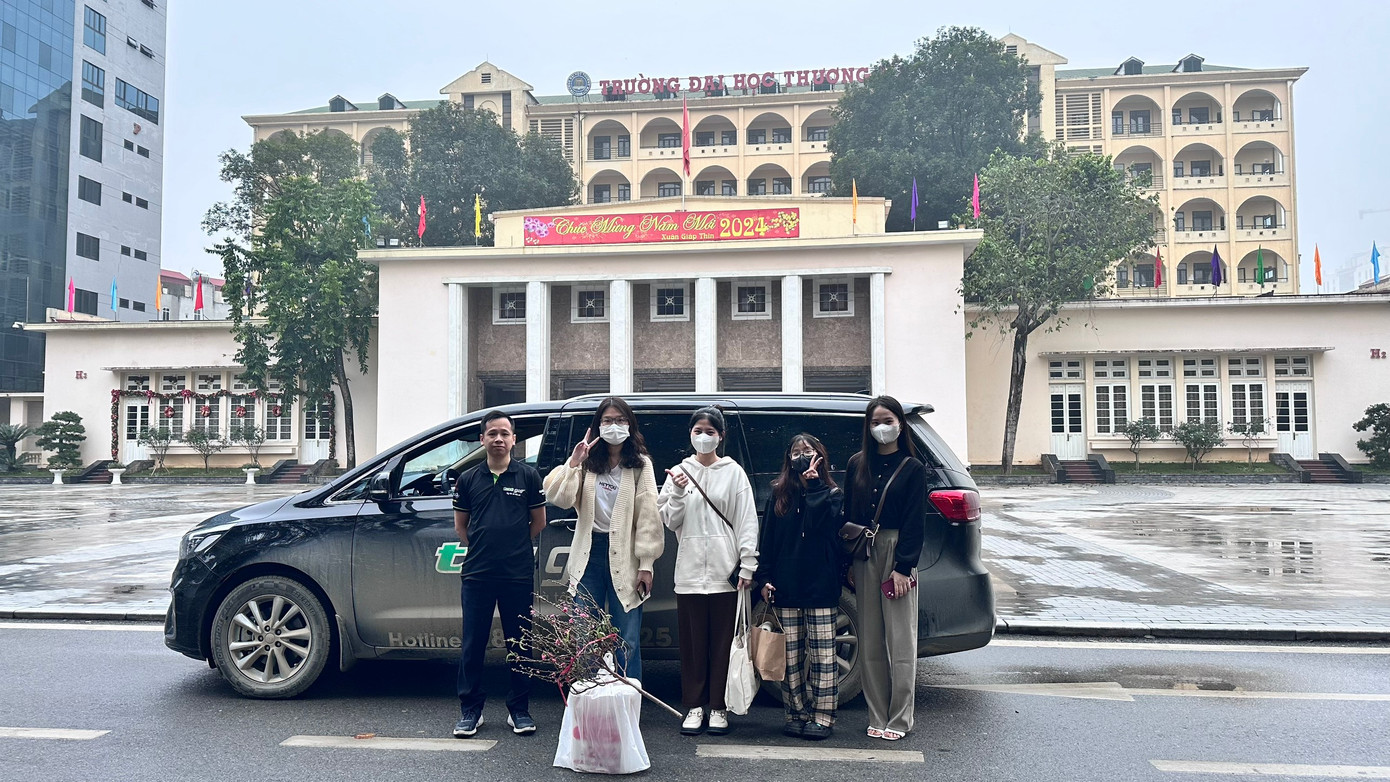 Chuyến xe 0 đồng của sinh viên khoa Khách sạn - Du lịch, Trường Đại học Thương mại