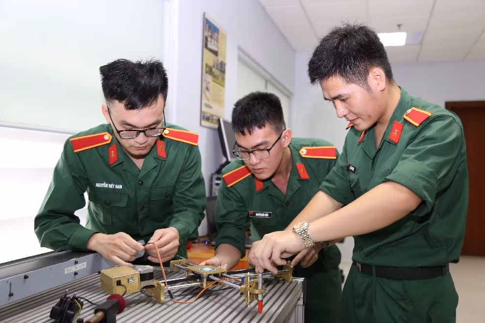 Sinh viên Học viện Kĩ thuật quân sự. Ảnh: Học viện Kĩ thuật Quân sự