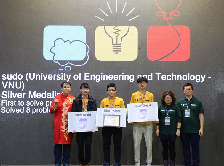 Đội Sudo (Trường Đại học Công nghệ, Đại học Quốc gia Hà Nội) giành Huy chương Bạc, là đội có thứ hạng cao nhất trong 12 đội của Việt Nam tham gia kỳ thi Đội Sudo (Trường Đại học Công nghệ, Đại học Quốc gia Hà Nội) giành Huy chương Bạc, là đội có thứ hạng cao nhất trong 12 đội của Việt Nam tham gia kỳ thi