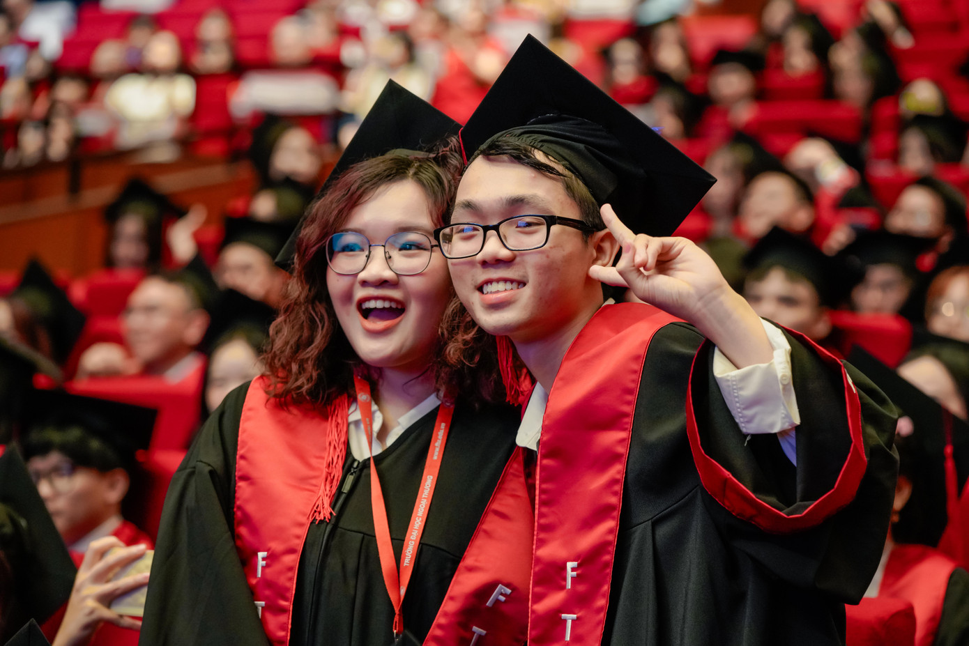 Sinh viên Trường Đại học Ngoại thương trong lễ tốt nghiệp