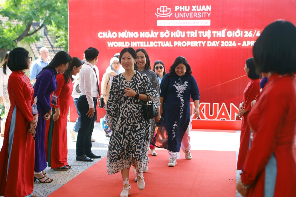 Khách quốc tế tới dự sự kiện chào mừng Ngày Sở hữu trí tuệ thế giới năm 2024 tại Trường Đại học Phú Xuân