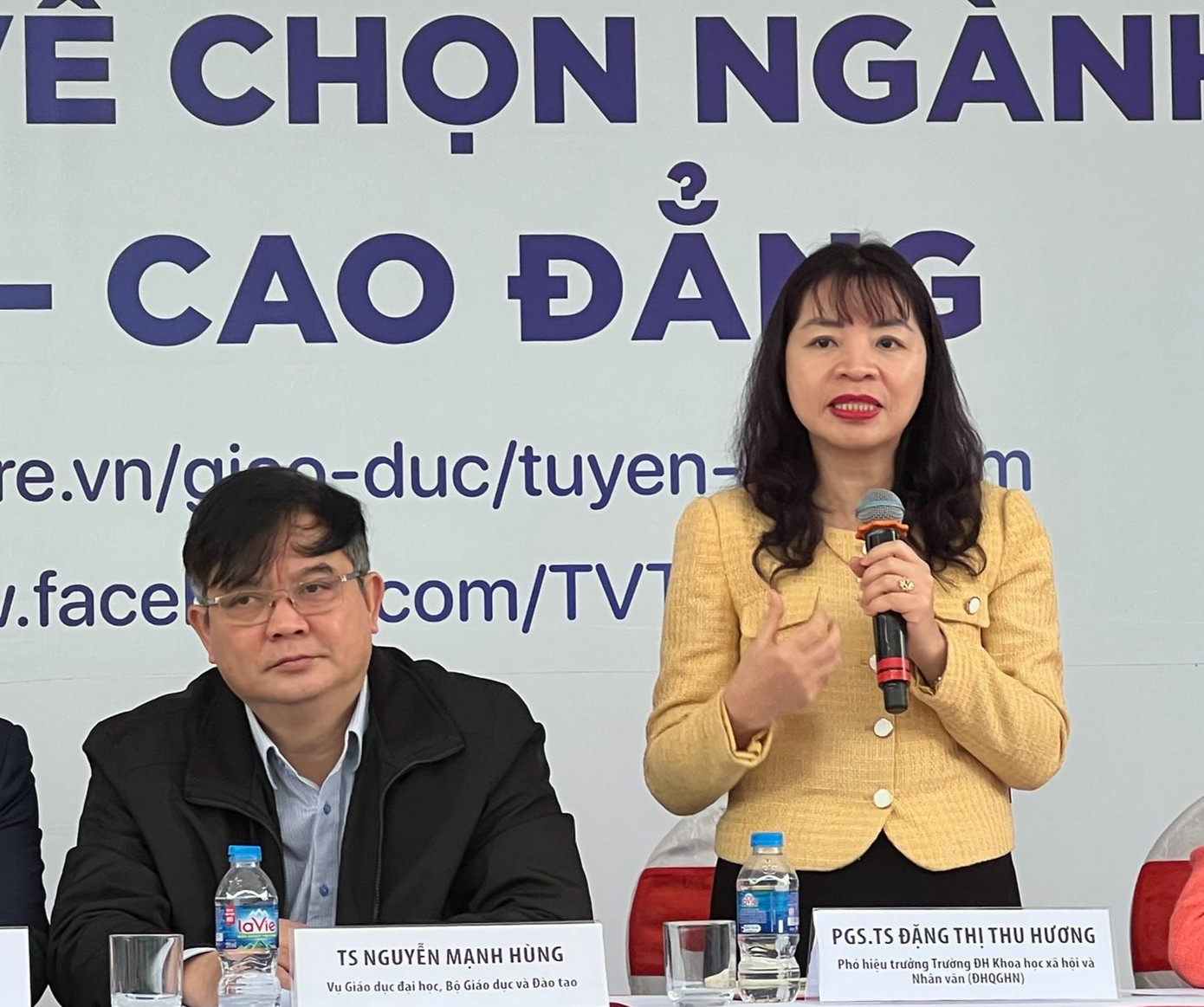 PGS Đặng Thị Thu Hương trao đổi thông tin tuyển sinh năm 2024 đến với thí sinh tại Chương trình Tư vấn tuyển sinh - Hướng nghiệp năm 2024 ở Hải Phòng, sáng 10/3 PGS Đặng Thị Thu Hương trao đổi thông tin tuyển sinh năm 2024 đến với thí sinh tại Chương trình Tư vấn tuyển sinh - Hướng nghiệp năm 2024 ở Hải Phòng, sáng 10/3