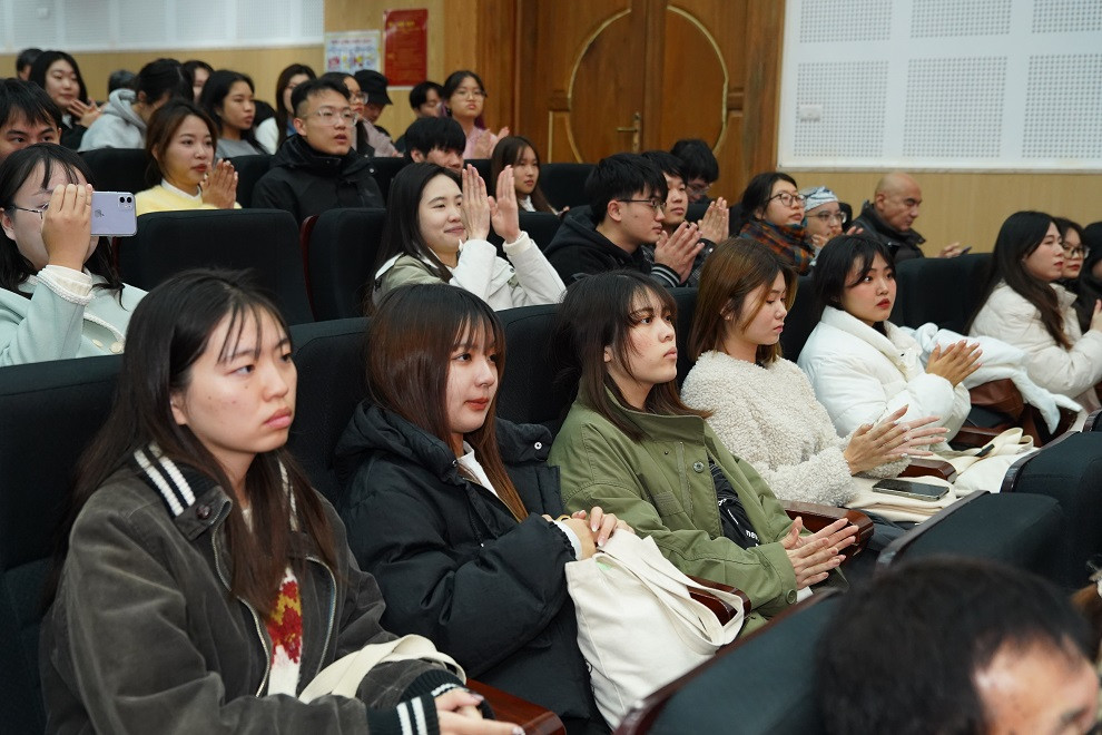 Du học sinh nước ngoài theo học tại Trường Đại học Hà Nội chủ yếu đến từ các nước châu Á như Hàn Quốc, Trung Quốc, Nhật Bản, Lào. Campuchia