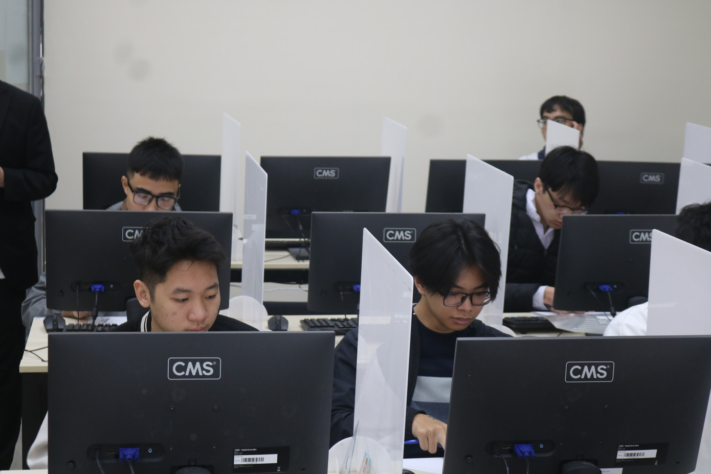 Thí sinh dự thi Đánh giá tư duy đợt 2 được ĐH Bách khoa Hà Nội tổ chức ngày 21/1. Ảnh: Doãn Nhàn Thí sinh dự thi Đánh giá tư duy đợt 2 được ĐH Bách khoa Hà Nội tổ chức ngày 21/1. Ảnh: Doãn Nhàn