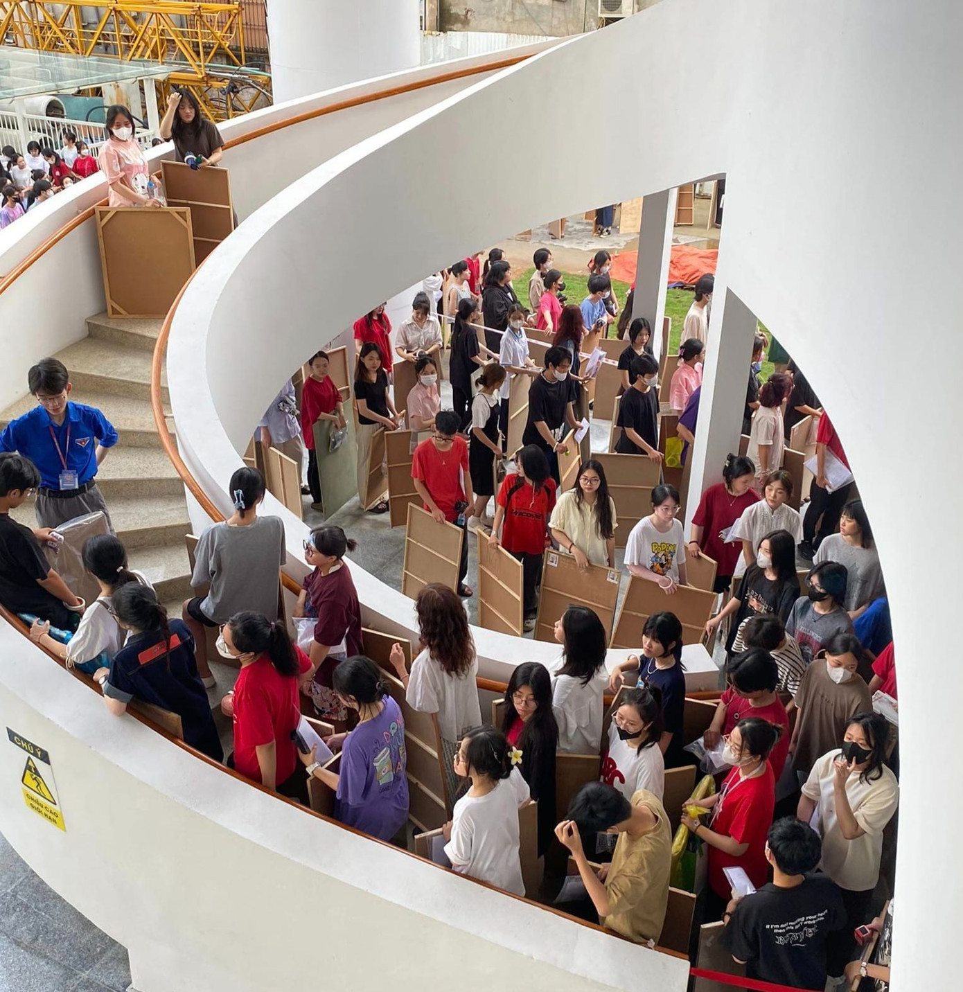 Thí sinh dự thi tổ hợp H00, H02 sáng nay để xét tuyển vào Trường Đại học Kiến trúc Hà Nội. Ảnh: Trường Đại học Kiến trúc Hà Nội