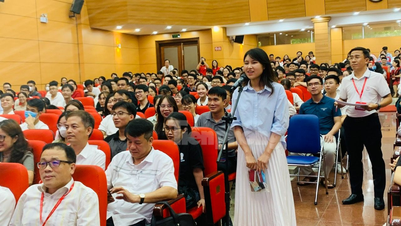 Thủ khoa Y khoa Trần Thị Minh Anh chọn học chuyên ngành Sản phụ khoa. Ảnh: Nghiêm Huê