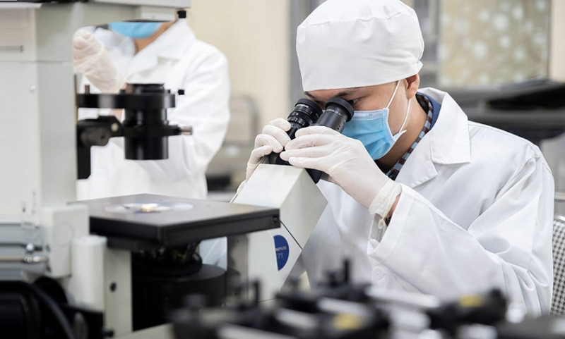 Nhà khoa học làm việc trong phòng thí nghiệm. Ảnh: minh họa Nhà khoa học làm việc trong phòng thí nghiệm. Ảnh: minh họa