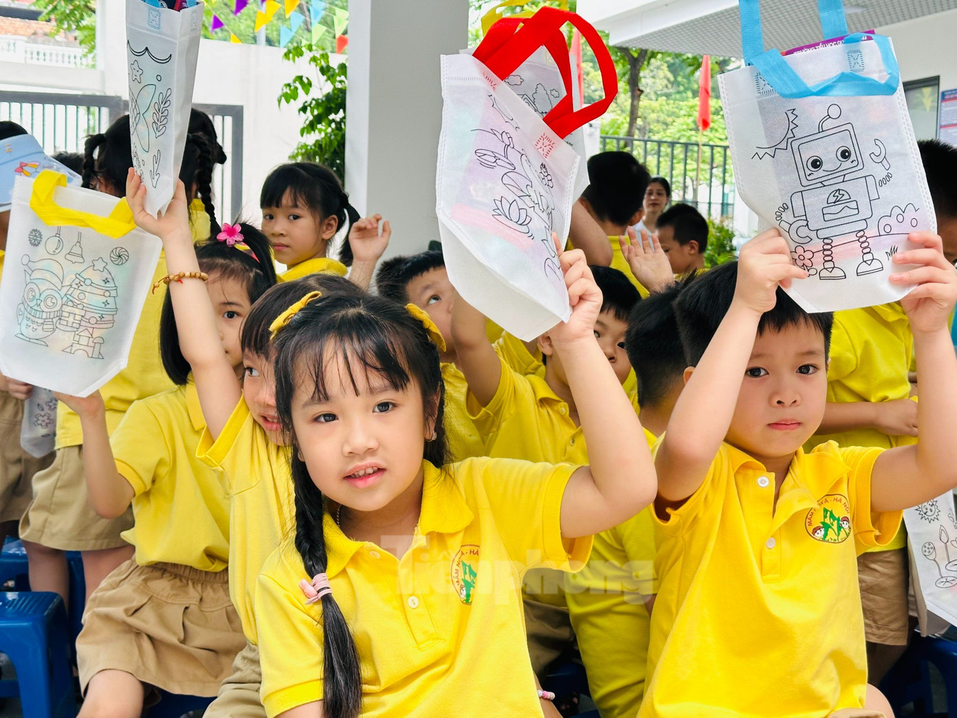 Còn có quà mang về Còn có quà mang về